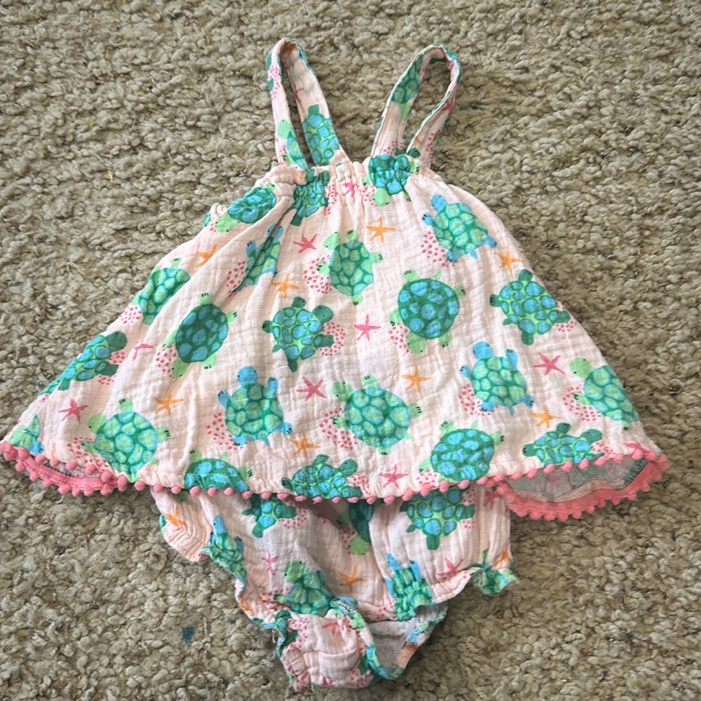 Mud pie 12-18 month set with turtles and Pom Pom trim